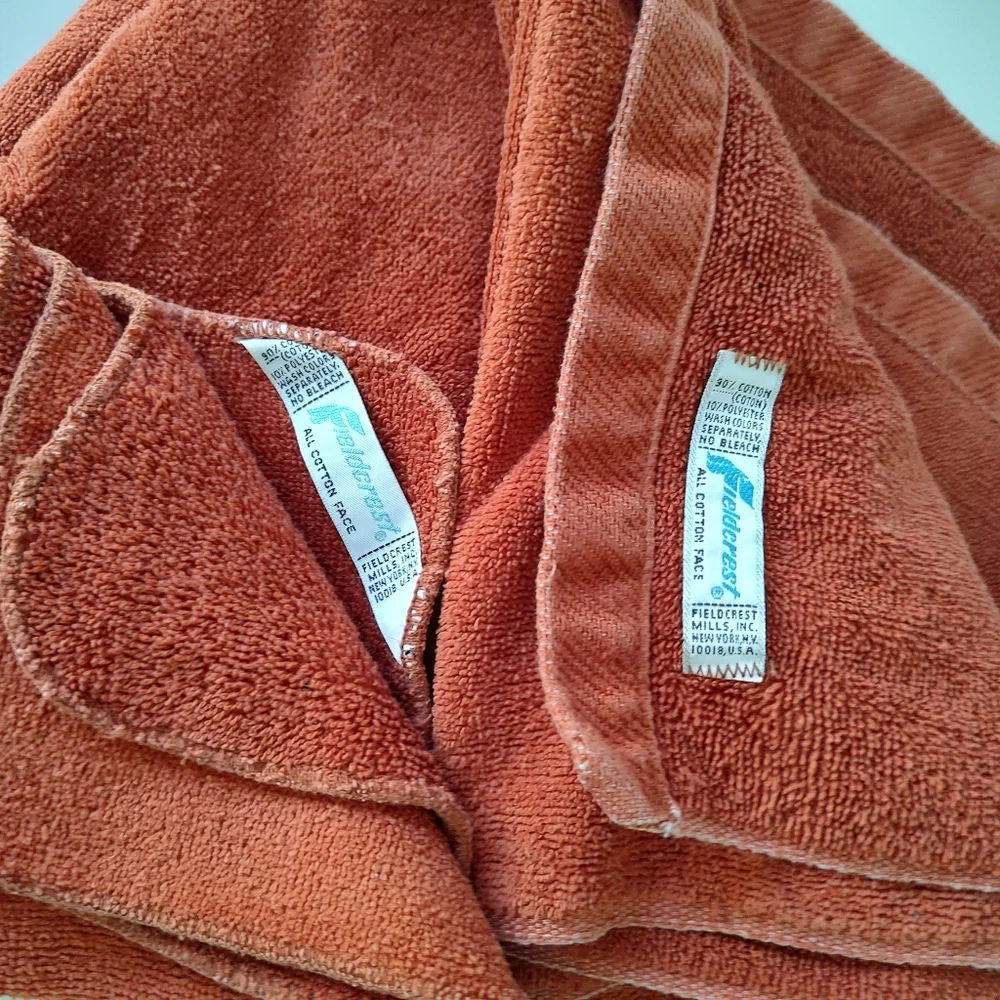 Fieldcrest Vintage 1970s, 1980s Burnt Orange Bath Towel And Wash Cloth Set USA